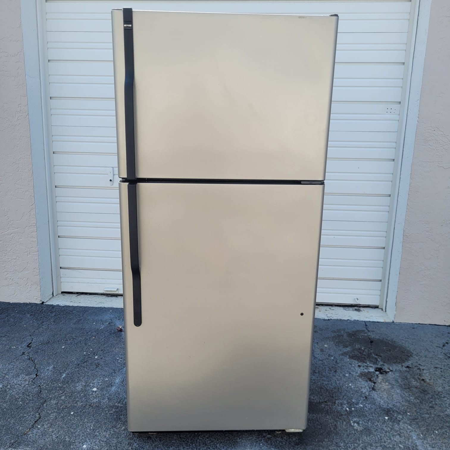 Hotpoint Black Stainless Steel Top and Bottom Refrigerator Hotpoint Black Stainless Steel Top and Bottom Refrigerator